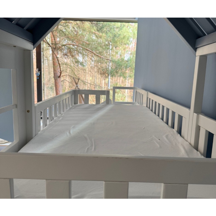 Platzsparendes Etagenbett mit Treppe und Rutsche, Sonderanfertigung für Kinderzimmer